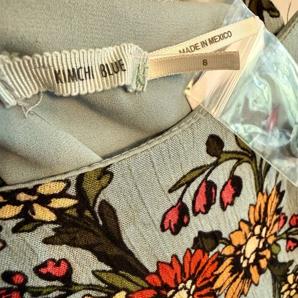 Urban Outfitters Kimchi Blue Floral Romper Women’s Beach Travel Vacation Light - Picture 3 of 7